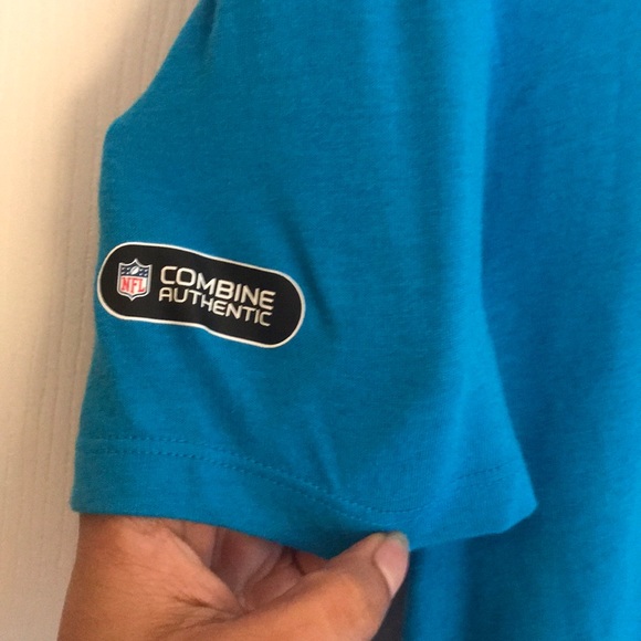 Tennessee Titans Under Armour Tshirt - Picture 4 of 7